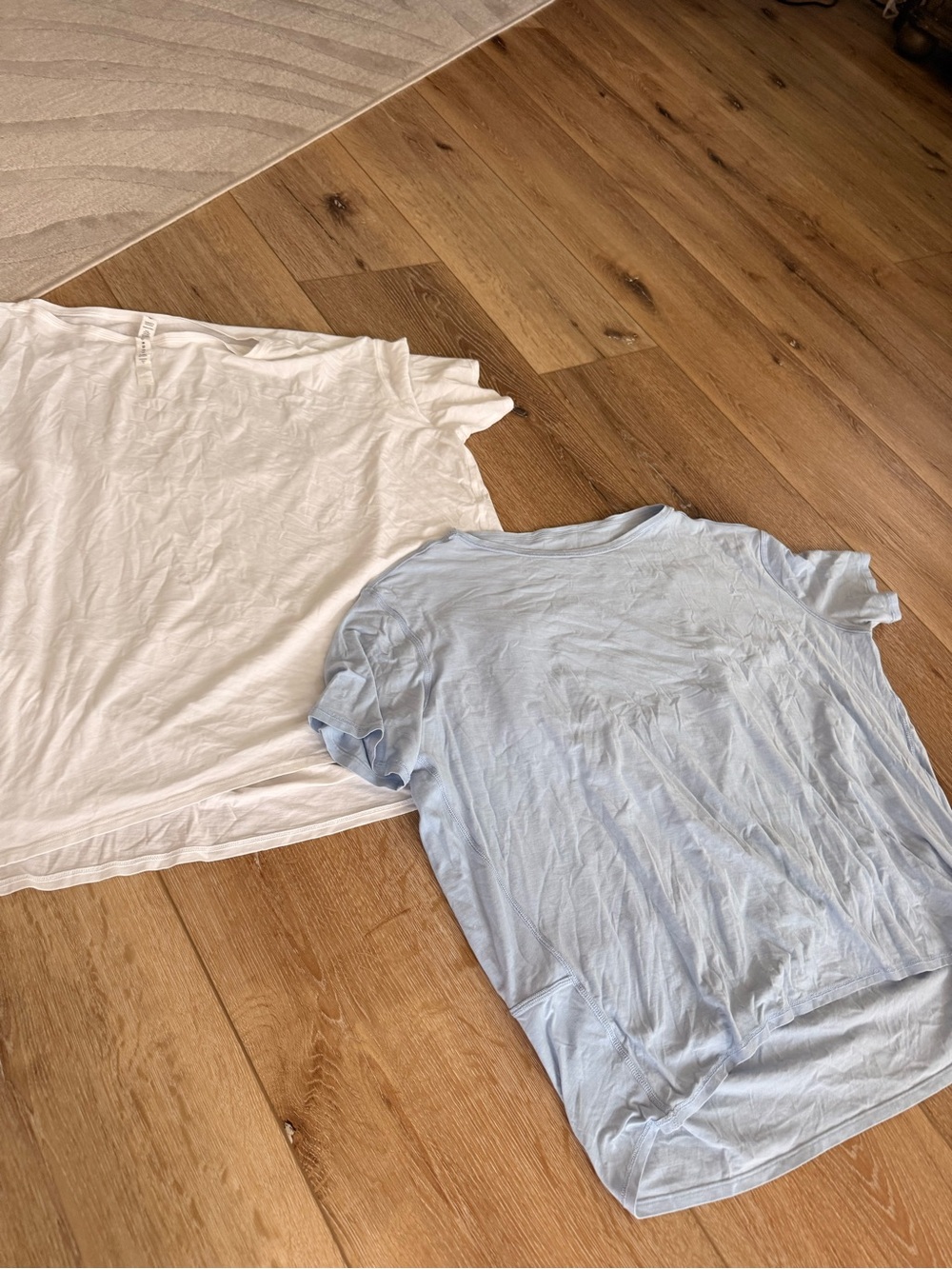 lululemon athletica Womens Short-Sleeve Tees in Light Blue & White Sz 8-10